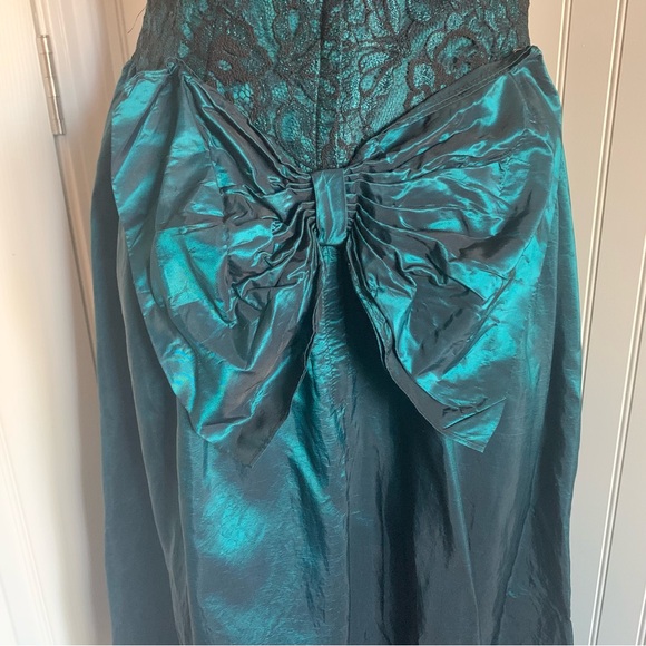 Unbranded Emerald Green and Black Taffeta and Lace 80’s Tea Length Dress size 4 - Picture 7 of 9